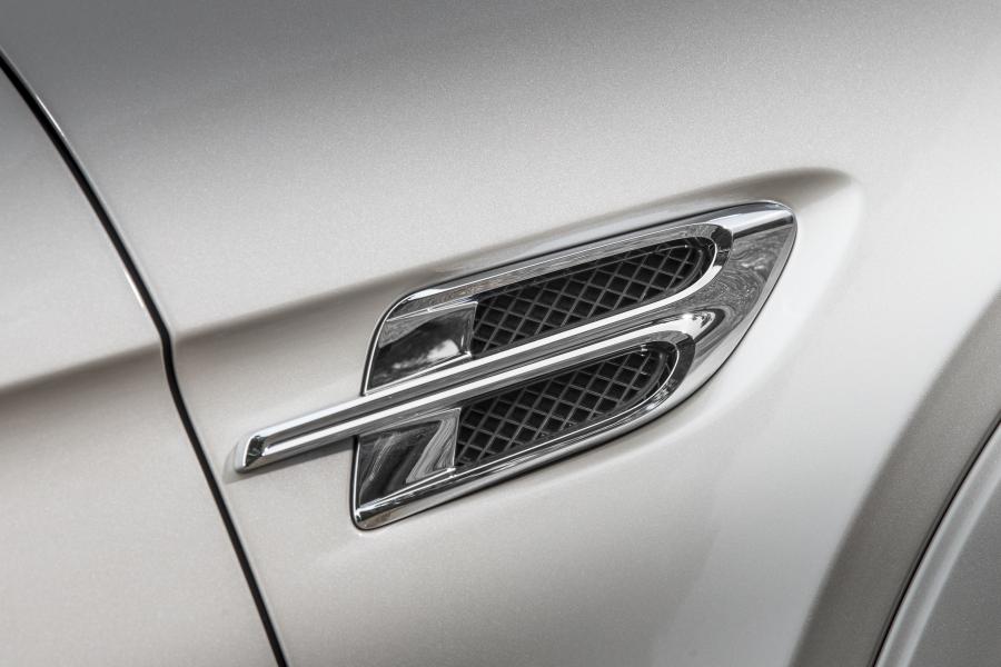 Детали экстерьера Bentley Bentayga Diesel 2016 года  (WW) (фото 104 из 107)